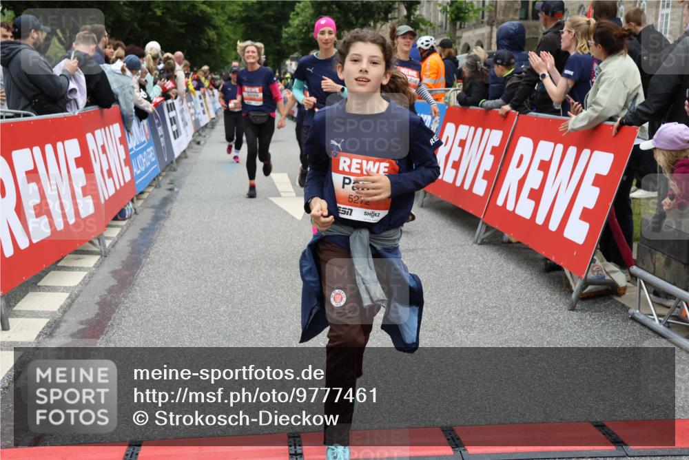 14.06.2026 - REWE Women's Run Strokosch-Dieckow http://msf.ph/oto/9777461 14.06.2026 11:04:44 Ziel 5044, 5045, 5183, 5188, 5212, 5238, 5272, 5273, 5408, 5474, 5513, 5522, 5523, 5611, 5633, 5863, 5889, 5934 meine-sportfotos.de