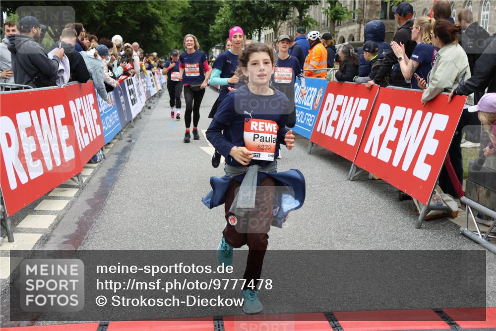 14.06.2026 - REWE Women's Run Strokosch-Dieckow http://msf.ph/oto/9777478 14.06.2026 11:04:44 Ziel 5044, 5045, 5183, 5188, 5212, 5238, 5272, 5273, 5408, 5474, 5513, 5522, 5523, 5611, 5633, 5863, 5889, 5934 meine-sportfotos.de