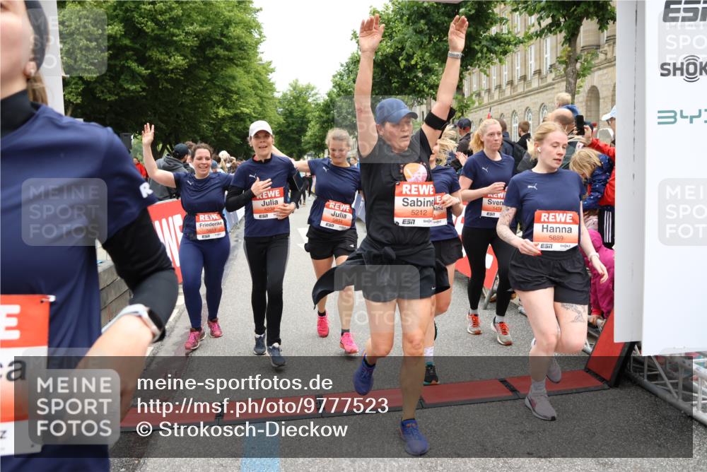 14.06.2026 - REWE Women's Run Strokosch-Dieckow http://msf.ph/oto/9777523 14.06.2026 11:04:40 Ziel 5044, 5045, 5183, 5203, 5212, 5238, 5272, 5289, 5290, 5294, 5346, 5392, 5417, 5471, 5474, 5611, 5633, 5826, 5863, 5889, 5934, 5984 meine-sportfotos.de