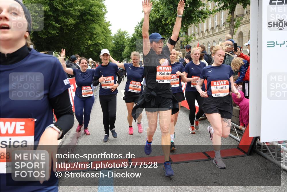 14.06.2026 - REWE Women's Run Strokosch-Dieckow http://msf.ph/oto/9777528 14.06.2026 11:04:40 Ziel 5044, 5045, 5183, 5203, 5212, 5238, 5272, 5289, 5290, 5294, 5346, 5392, 5417, 5471, 5474, 5611, 5633, 5826, 5863, 5889, 5934, 5984 meine-sportfotos.de