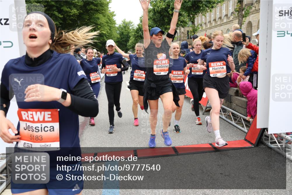 14.06.2026 - REWE Women's Run Strokosch-Dieckow http://msf.ph/oto/9777540 14.06.2026 11:04:39 Ziel 5044, 5045, 5183, 5203, 5212, 5238, 5272, 5289, 5290, 5294, 5346, 5349, 5350, 5392, 5417, 5471, 5474, 5611, 5633, 5826, 5863, 5889, 5934, 5984 meine-sportfotos.de
