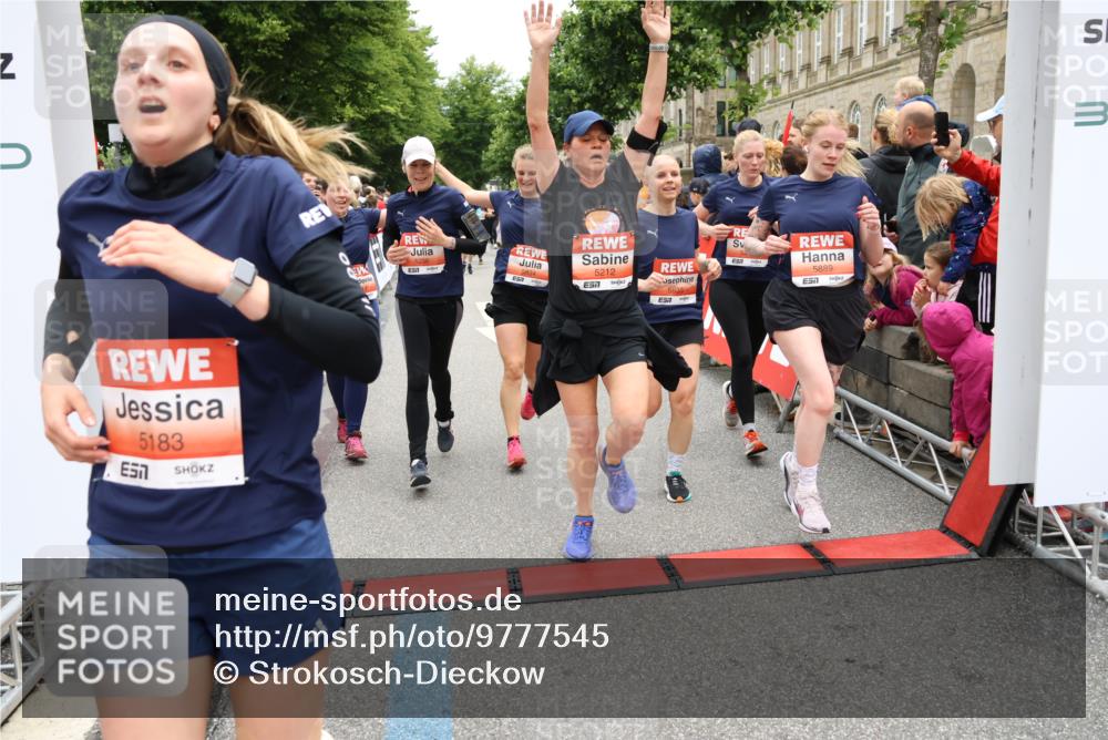 14.06.2026 - REWE Women's Run Strokosch-Dieckow http://msf.ph/oto/9777545 14.06.2026 11:04:39 Ziel 5044, 5045, 5183, 5203, 5212, 5238, 5272, 5289, 5290, 5294, 5346, 5349, 5350, 5392, 5417, 5471, 5474, 5611, 5633, 5826, 5863, 5889, 5934, 5984 meine-sportfotos.de