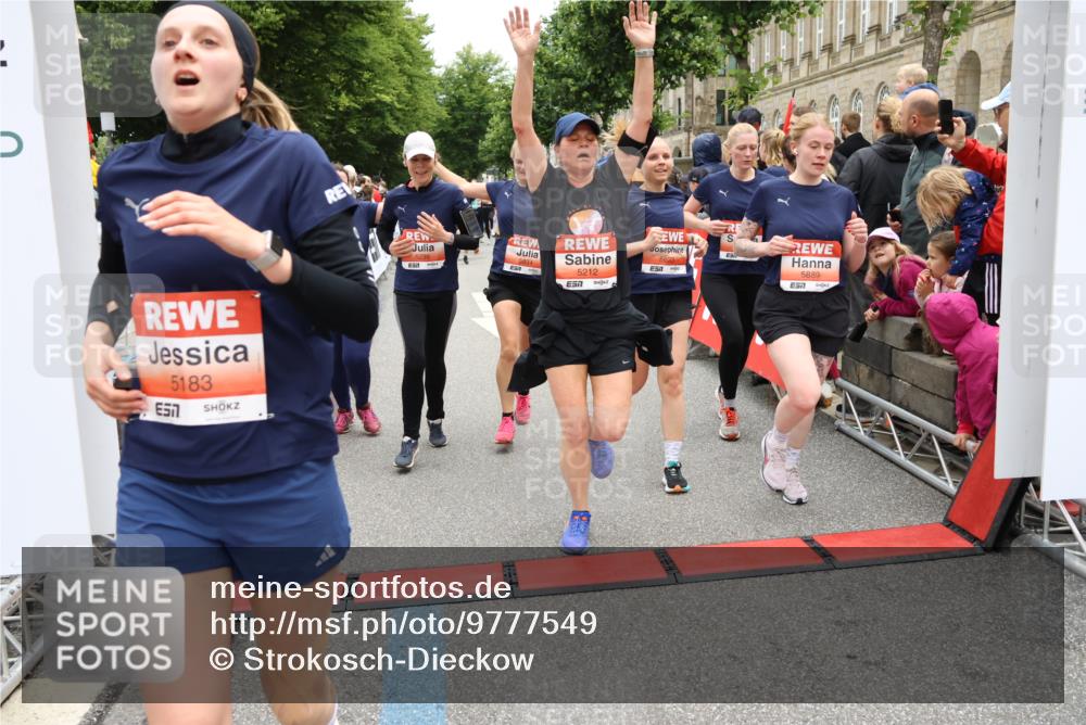 14.06.2026 - REWE Women's Run Strokosch-Dieckow http://msf.ph/oto/9777549 14.06.2026 11:04:39 Ziel 5044, 5045, 5183, 5203, 5212, 5238, 5272, 5289, 5290, 5294, 5346, 5349, 5350, 5392, 5417, 5471, 5474, 5611, 5633, 5826, 5863, 5889, 5934, 5984 meine-sportfotos.de