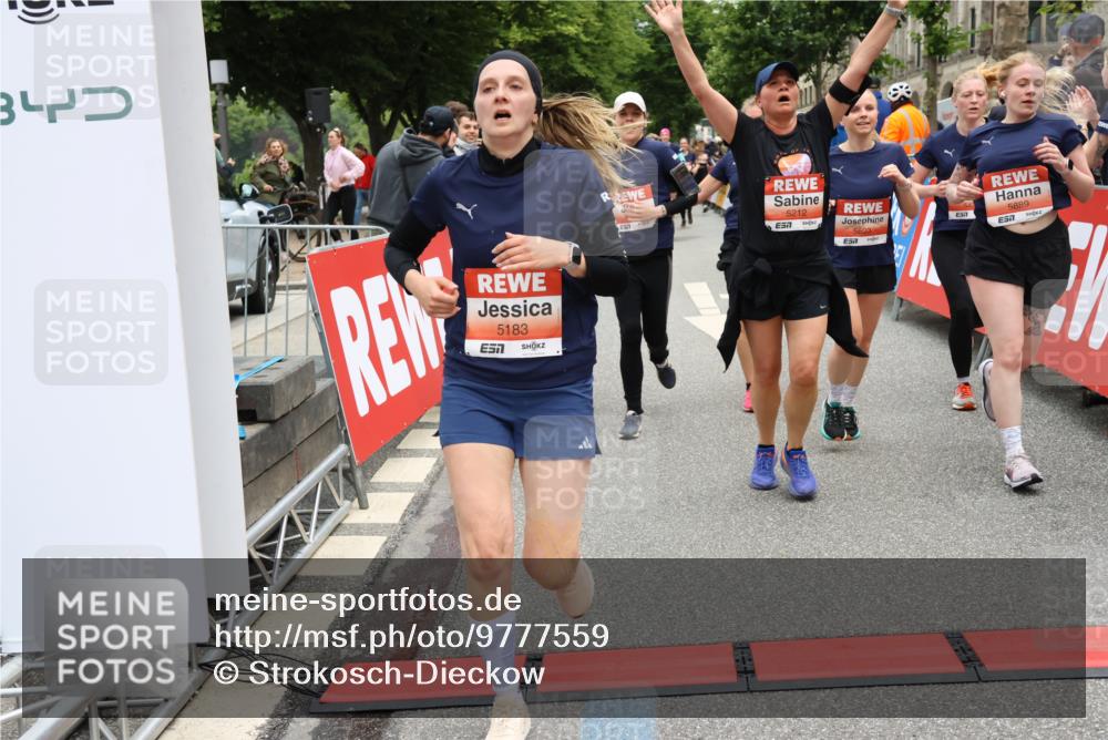 14.06.2026 - REWE Women's Run Strokosch-Dieckow http://msf.ph/oto/9777559 14.06.2026 11:04:39 Ziel 5044, 5045, 5183, 5203, 5212, 5238, 5272, 5289, 5290, 5294, 5346, 5349, 5350, 5392, 5417, 5471, 5474, 5611, 5633, 5826, 5863, 5889, 5934, 5984 meine-sportfotos.de