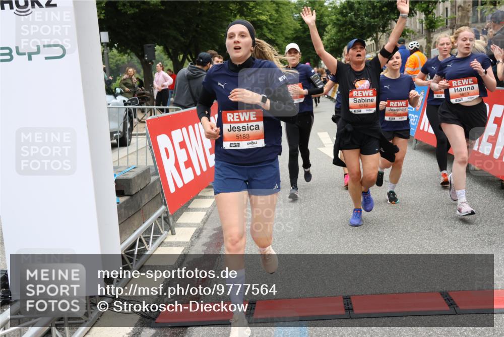 14.06.2026 - REWE Women's Run Strokosch-Dieckow http://msf.ph/oto/9777564 14.06.2026 11:04:39 Ziel 5044, 5045, 5183, 5203, 5212, 5238, 5272, 5289, 5290, 5294, 5346, 5349, 5350, 5392, 5417, 5471, 5474, 5611, 5633, 5826, 5863, 5889, 5934, 5984 meine-sportfotos.de