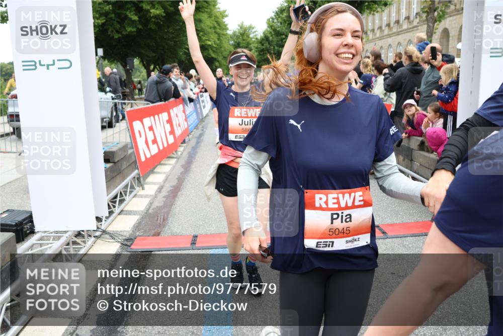 14.06.2026 - REWE Women's Run Strokosch-Dieckow http://msf.ph/oto/9777579 14.06.2026 11:04:37 Ziel 5044, 5045, 5183, 5203, 5212, 5238, 5289, 5290, 5294, 5346, 5349, 5350, 5392, 5417, 5471, 5474, 5611, 5633, 5760, 5826, 5863, 5889, 5934, 5984 meine-sportfotos.de