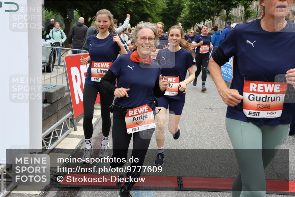 14.06.2026 - REWE Women's Run Strokosch-Dieckow http://msf.ph/oto/9777609 14.06.2026 11:04:32 Ziel 5044, 5045, 5203, 5249, 5282, 5289, 5290, 5294, 5344, 5346, 5349, 5350, 5392, 5417, 5471, 5619, 5760, 5826, 5863, 5901, 5984, 5989, 6050 meine-sportfotos.de
