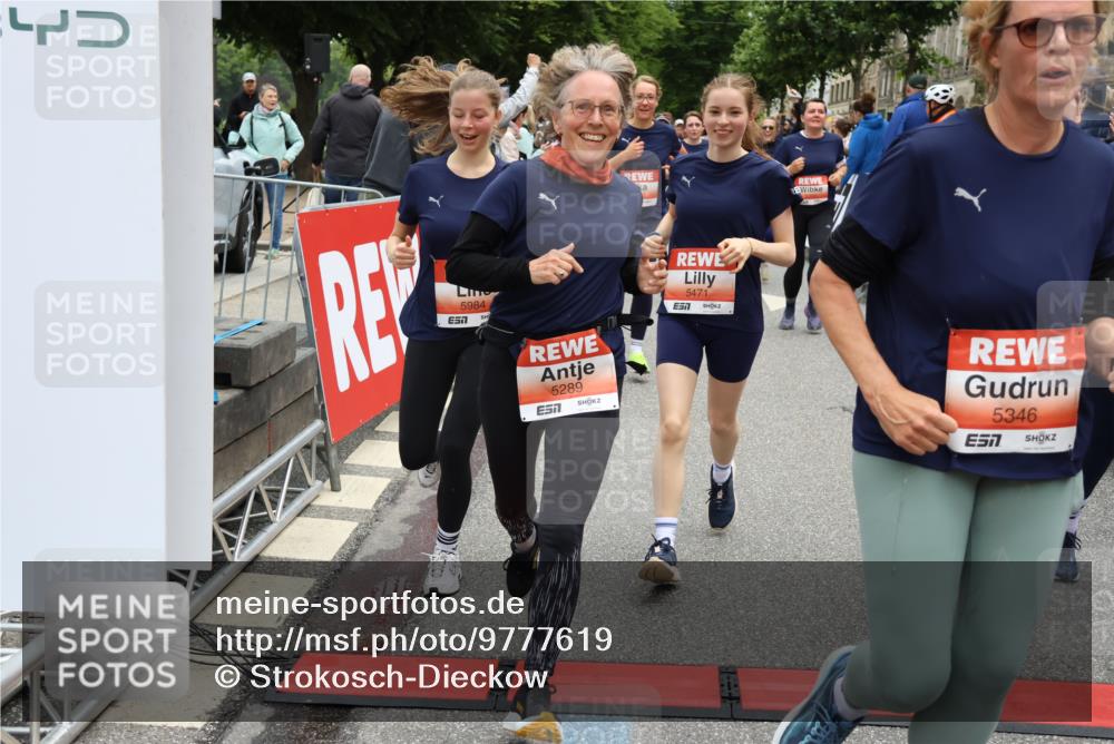14.06.2026 - REWE Women's Run Strokosch-Dieckow http://msf.ph/oto/9777619 14.06.2026 11:04:32 Ziel 5044, 5045, 5203, 5249, 5282, 5289, 5290, 5294, 5344, 5346, 5349, 5350, 5392, 5417, 5471, 5619, 5760, 5826, 5863, 5901, 5984, 5989, 6050 meine-sportfotos.de