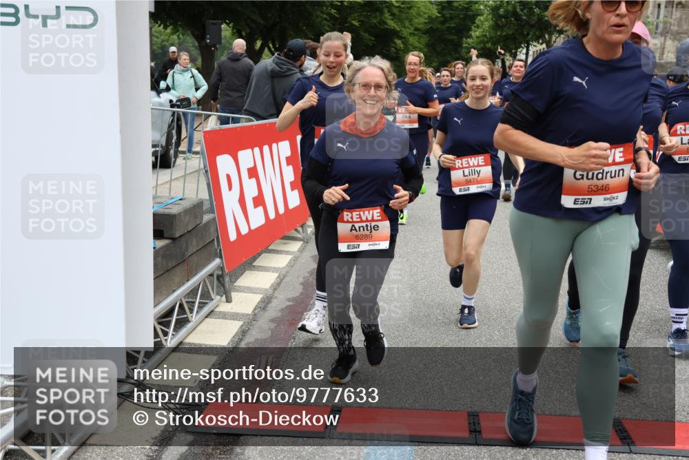 14.06.2026 - REWE Women's Run Strokosch-Dieckow http://msf.ph/oto/9777633 14.06.2026 11:04:32 Ziel 5044, 5045, 5203, 5249, 5282, 5289, 5290, 5294, 5344, 5346, 5349, 5350, 5392, 5417, 5471, 5619, 5760, 5826, 5863, 5901, 5984, 5989, 6050 meine-sportfotos.de