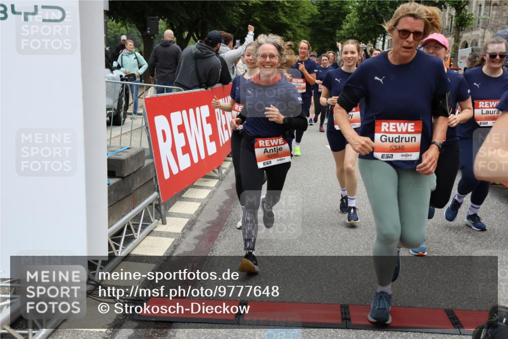 14.06.2026 - REWE Women's Run Strokosch-Dieckow http://msf.ph/oto/9777648 14.06.2026 11:04:32 Ziel 5044, 5045, 5203, 5249, 5282, 5289, 5290, 5294, 5344, 5346, 5349, 5350, 5392, 5417, 5471, 5619, 5760, 5826, 5863, 5901, 5984, 5989, 6050 meine-sportfotos.de