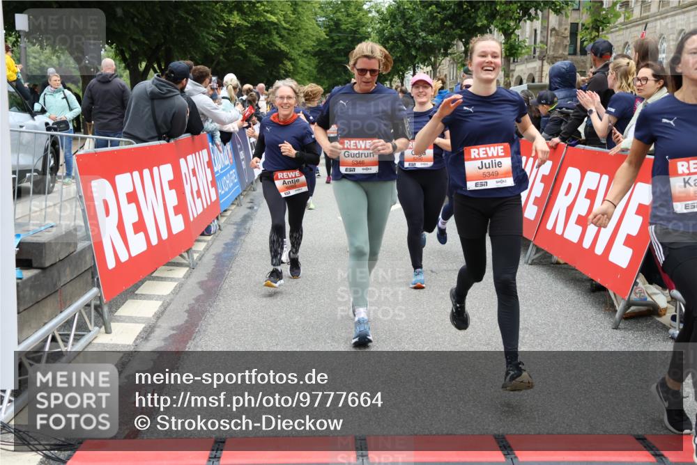 14.06.2026 - REWE Women's Run Strokosch-Dieckow http://msf.ph/oto/9777664 14.06.2026 11:04:31 Ziel 5203, 5249, 5282, 5289, 5290, 5294, 5344, 5346, 5349, 5350, 5392, 5417, 5471, 5619, 5760, 5826, 5901, 5984, 5989, 6050 meine-sportfotos.de
