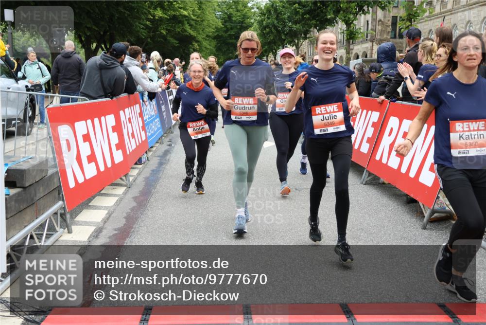 14.06.2026 - REWE Women's Run Strokosch-Dieckow http://msf.ph/oto/9777670 14.06.2026 11:04:31 Ziel 5203, 5249, 5282, 5289, 5290, 5294, 5344, 5346, 5349, 5350, 5392, 5417, 5471, 5619, 5760, 5826, 5901, 5984, 5989, 6050 meine-sportfotos.de