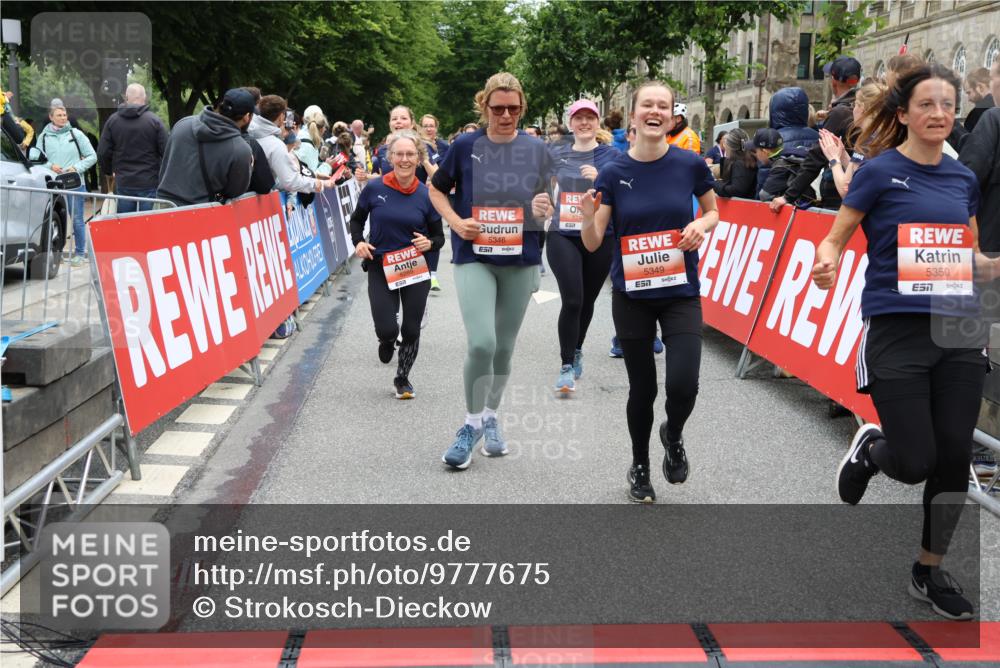 14.06.2026 - REWE Women's Run Strokosch-Dieckow http://msf.ph/oto/9777675 14.06.2026 11:04:31 Ziel 5203, 5249, 5282, 5289, 5290, 5294, 5344, 5346, 5349, 5350, 5392, 5417, 5471, 5619, 5760, 5826, 5901, 5984, 5989, 6050 meine-sportfotos.de