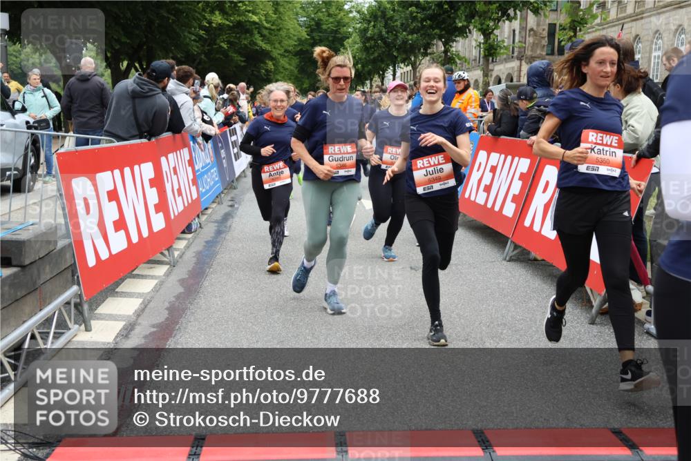 14.06.2026 - REWE Women's Run Strokosch-Dieckow http://msf.ph/oto/9777688 14.06.2026 11:04:31 Ziel 5203, 5249, 5282, 5289, 5290, 5294, 5344, 5346, 5349, 5350, 5392, 5417, 5471, 5619, 5760, 5826, 5901, 5984, 5989, 6050 meine-sportfotos.de