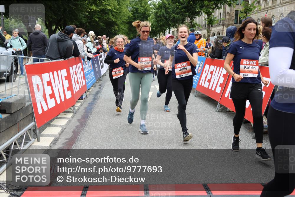 14.06.2026 - REWE Women's Run Strokosch-Dieckow http://msf.ph/oto/9777693 14.06.2026 11:04:31 Ziel 5203, 5249, 5282, 5289, 5290, 5294, 5344, 5346, 5349, 5350, 5392, 5417, 5471, 5619, 5760, 5826, 5901, 5984, 5989, 6050 meine-sportfotos.de
