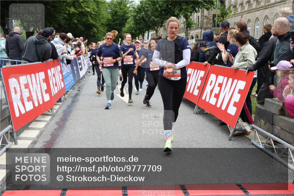 14.06.2026 - REWE Women's Run Strokosch-Dieckow http://msf.ph/oto/9777709 14.06.2026 11:04:30 Ziel 5203, 5249, 5282, 5289, 5290, 5344, 5346, 5349, 5350, 5417, 5471, 5619, 5760, 5826, 5901, 5984, 5989, 6050 meine-sportfotos.de
