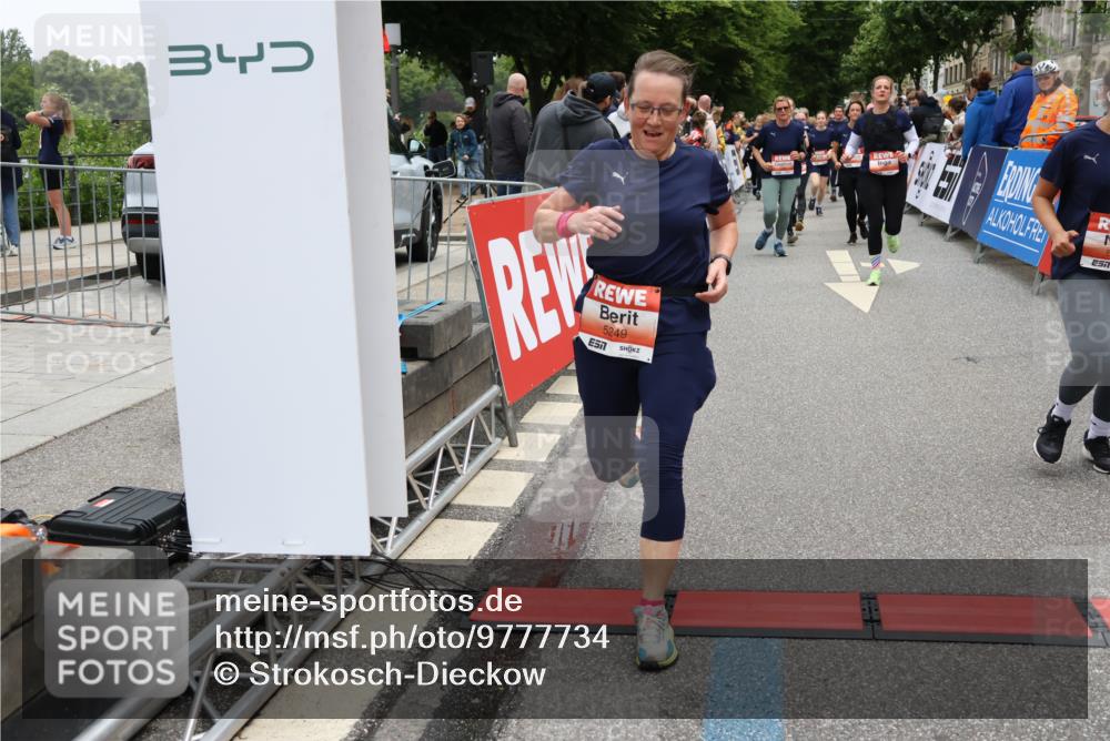 14.06.2026 - REWE Women's Run Strokosch-Dieckow http://msf.ph/oto/9777734 14.06.2026 11:04:28 Ziel 5203, 5249, 5282, 5289, 5290, 5344, 5346, 5349, 5350, 5471, 5619, 5673, 5760, 5901, 5989, 6050 meine-sportfotos.de