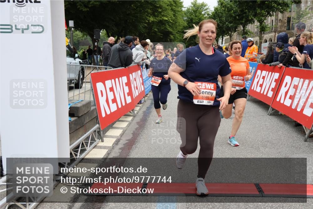 14.06.2026 - REWE Women's Run Strokosch-Dieckow http://msf.ph/oto/9777744 14.06.2026 11:04:27 Ziel 5249, 5282, 5344, 5349, 5350, 5619, 5673, 5760, 5901, 5989, 6000, 6050 meine-sportfotos.de