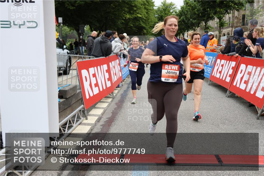 14.06.2026 - REWE Women's Run Strokosch-Dieckow http://msf.ph/oto/9777749 14.06.2026 11:04:27 Ziel 5249, 5282, 5344, 5349, 5350, 5619, 5673, 5760, 5901, 5989, 6000, 6050 meine-sportfotos.de