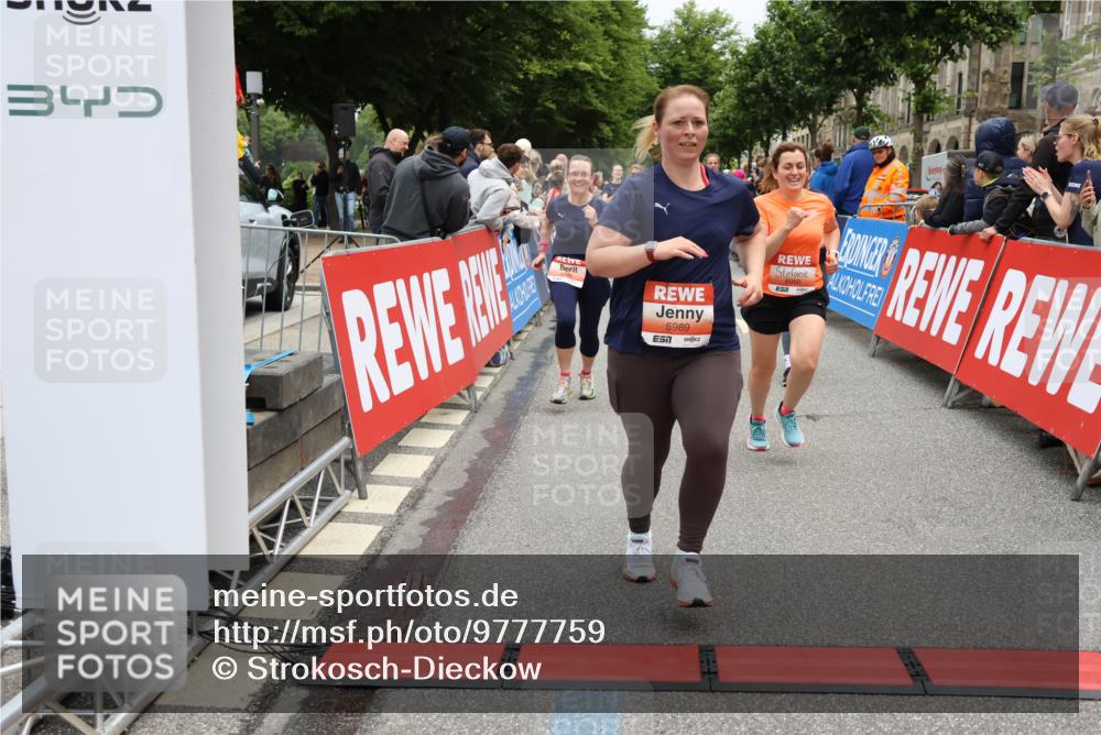 14.06.2026 - REWE Women's Run Strokosch-Dieckow http://msf.ph/oto/9777759 14.06.2026 11:04:27 Ziel 5249, 5282, 5344, 5349, 5350, 5619, 5673, 5760, 5901, 5989, 6000, 6050 meine-sportfotos.de
