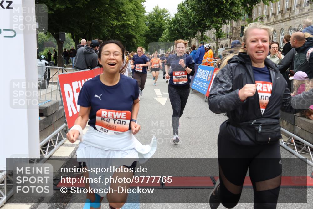 14.06.2026 - REWE Women's Run Strokosch-Dieckow http://msf.ph/oto/9777765 14.06.2026 11:04:25 Ziel 5249, 5282, 5344, 5619, 5673, 5774, 5901, 5920, 5989, 6000, 6050 meine-sportfotos.de