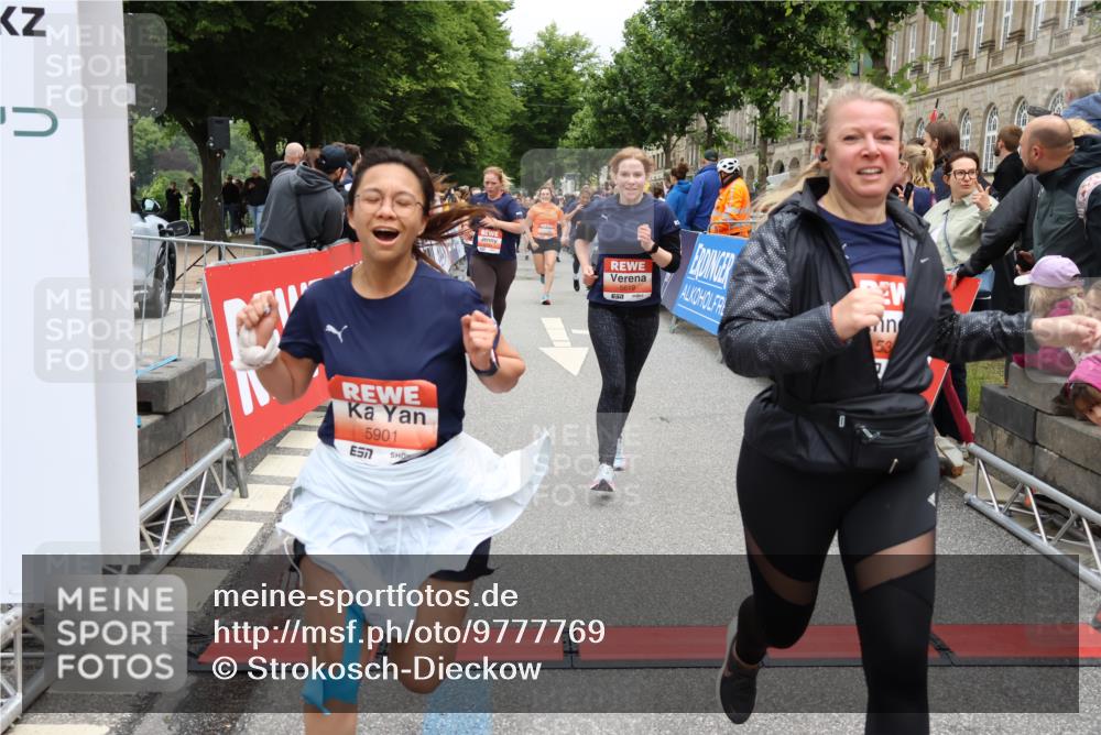 14.06.2026 - REWE Women's Run Strokosch-Dieckow http://msf.ph/oto/9777769 14.06.2026 11:04:24 Ziel 5249, 5282, 5344, 5619, 5673, 5774, 5901, 5920, 5989, 6000, 6050 meine-sportfotos.de