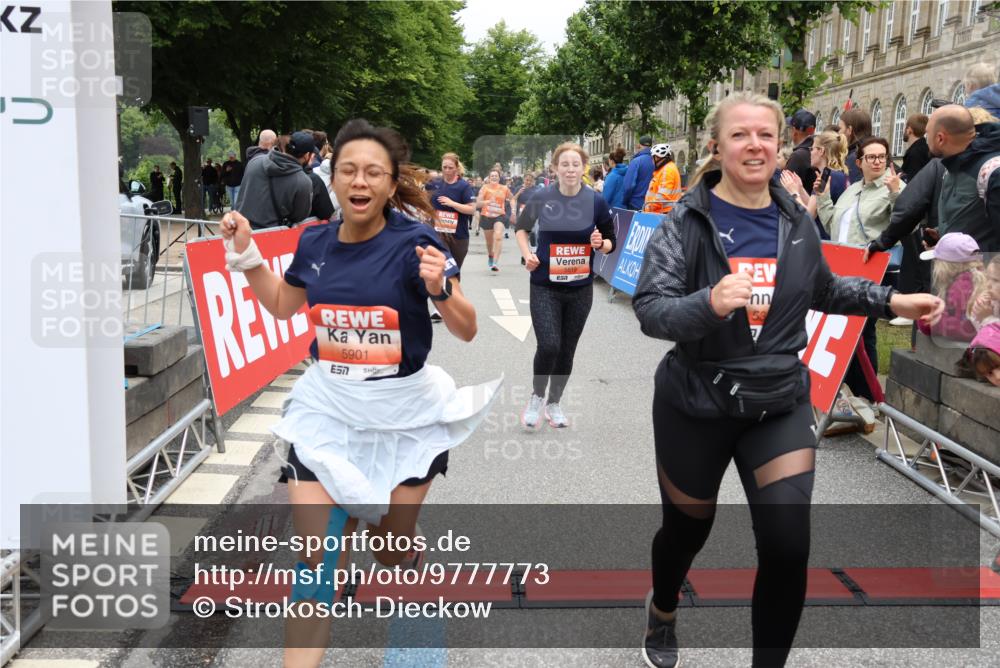 14.06.2026 - REWE Women's Run Strokosch-Dieckow http://msf.ph/oto/9777773 14.06.2026 11:04:24 Ziel 5249, 5282, 5344, 5619, 5673, 5774, 5901, 5920, 5989, 6000, 6050 meine-sportfotos.de