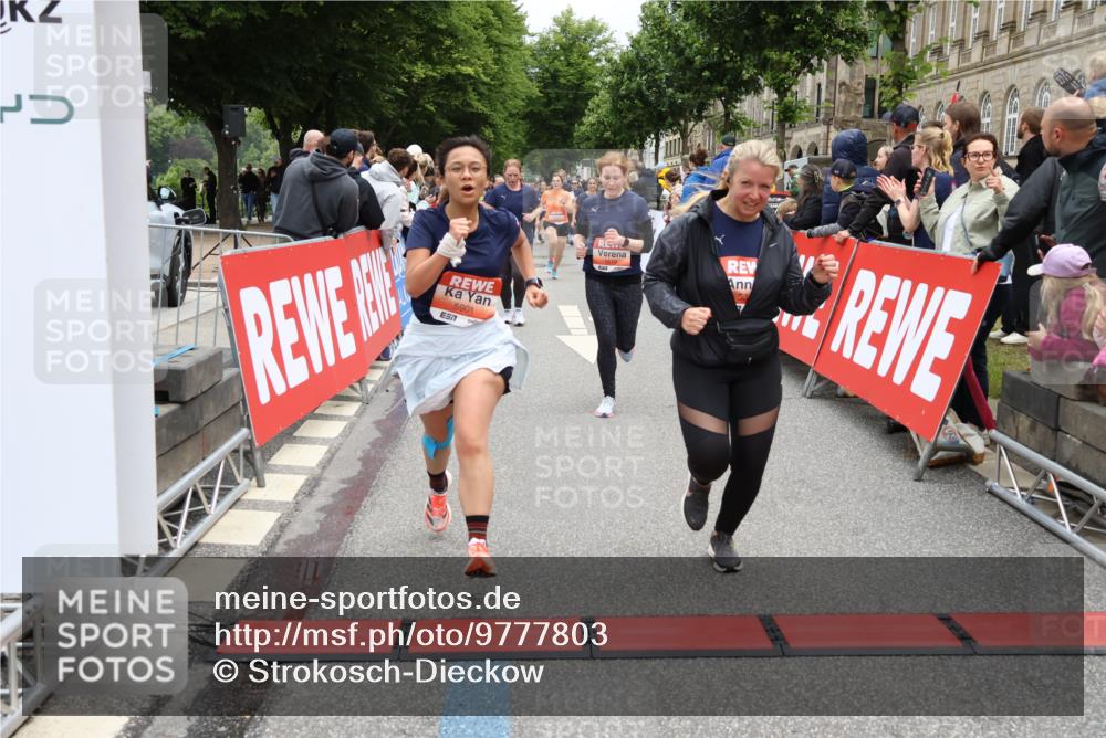 14.06.2026 - REWE Women's Run Strokosch-Dieckow http://msf.ph/oto/9777803 14.06.2026 11:04:24 Ziel 5249, 5282, 5344, 5619, 5673, 5774, 5901, 5920, 5989, 6000, 6050 meine-sportfotos.de