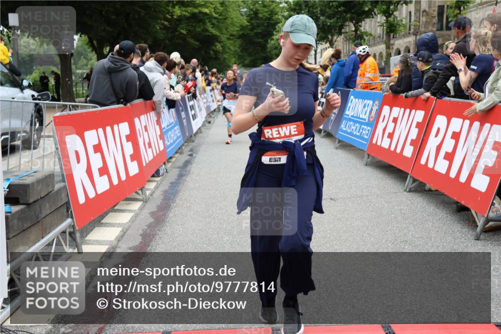 14.06.2026 - REWE Women's Run Strokosch-Dieckow http://msf.ph/oto/9777814 14.06.2026 11:04:21 Ziel 5014, 5015, 5344, 5619, 5673, 5774, 5901, 5920, 6000, 6046 meine-sportfotos.de