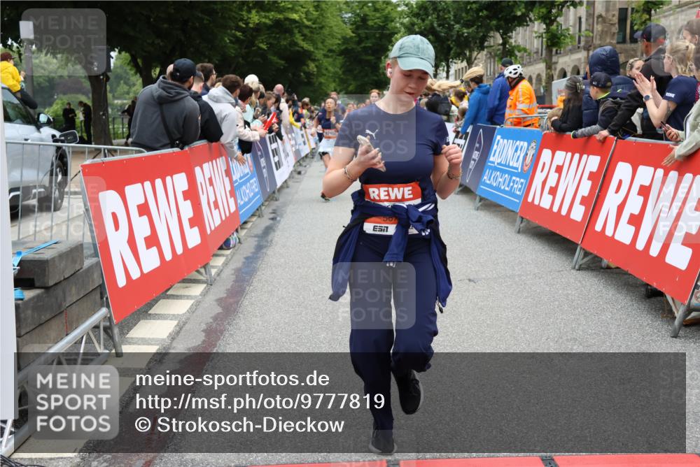 14.06.2026 - REWE Women's Run Strokosch-Dieckow http://msf.ph/oto/9777819 14.06.2026 11:04:21 Ziel 5014, 5015, 5344, 5619, 5673, 5774, 5901, 5920, 6000, 6046 meine-sportfotos.de