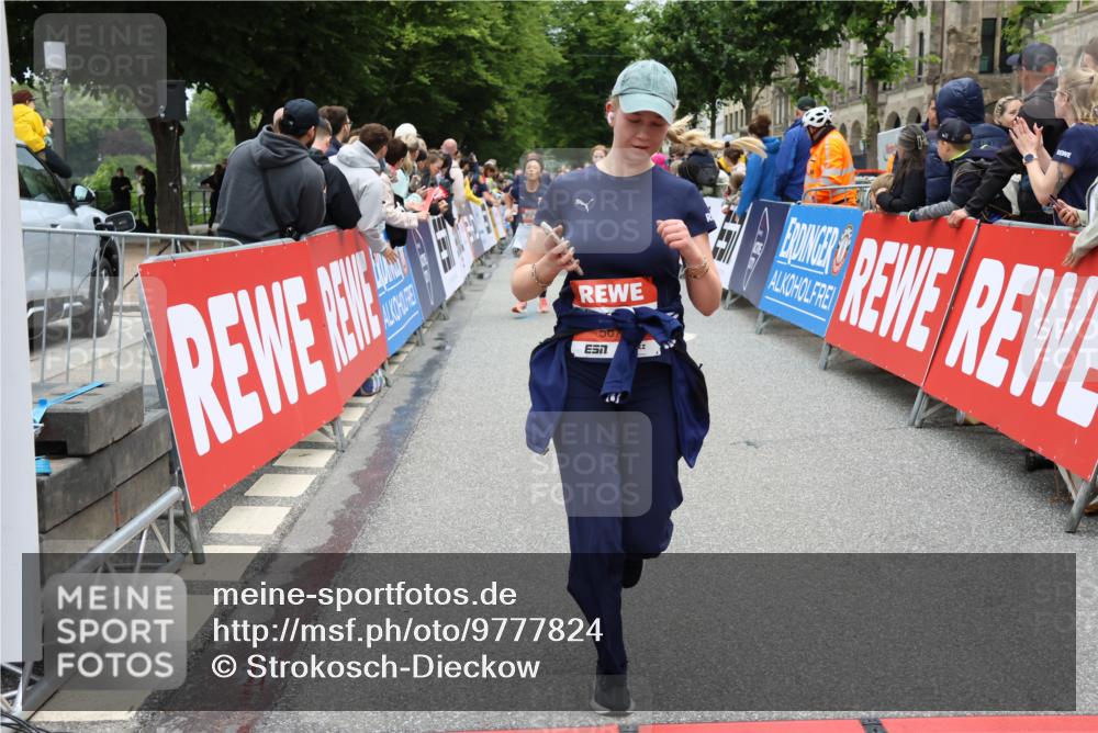 14.06.2026 - REWE Women's Run Strokosch-Dieckow http://msf.ph/oto/9777824 14.06.2026 11:04:21 Ziel 5014, 5015, 5344, 5619, 5673, 5774, 5901, 5920, 6000, 6046 meine-sportfotos.de