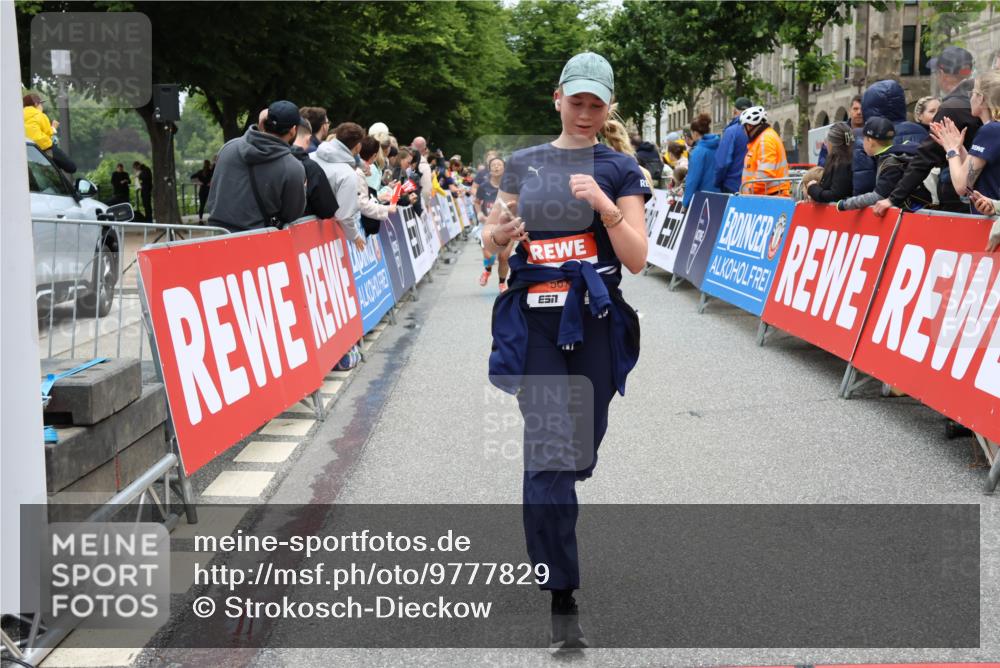 14.06.2026 - REWE Women's Run Strokosch-Dieckow http://msf.ph/oto/9777829 14.06.2026 11:04:21 Ziel 5014, 5015, 5344, 5619, 5673, 5774, 5901, 5920, 6000, 6046 meine-sportfotos.de