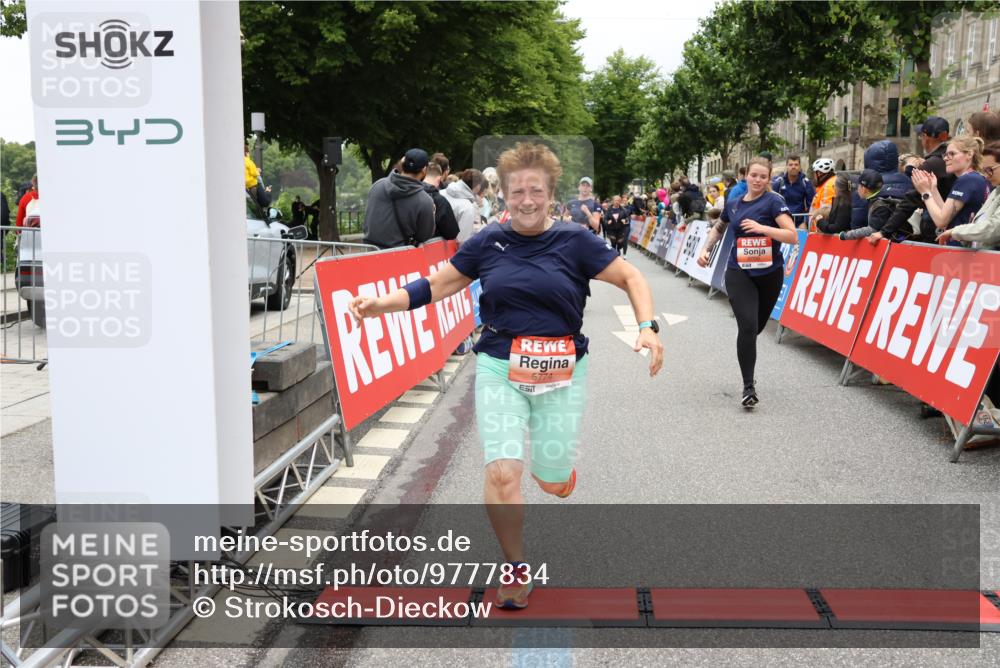 14.06.2026 - REWE Women's Run Strokosch-Dieckow http://msf.ph/oto/9777834 14.06.2026 11:04:18 Ziel 5014, 5015, 5017, 5673, 5774, 5876, 5920, 6000, 6042, 6046, 6047 meine-sportfotos.de