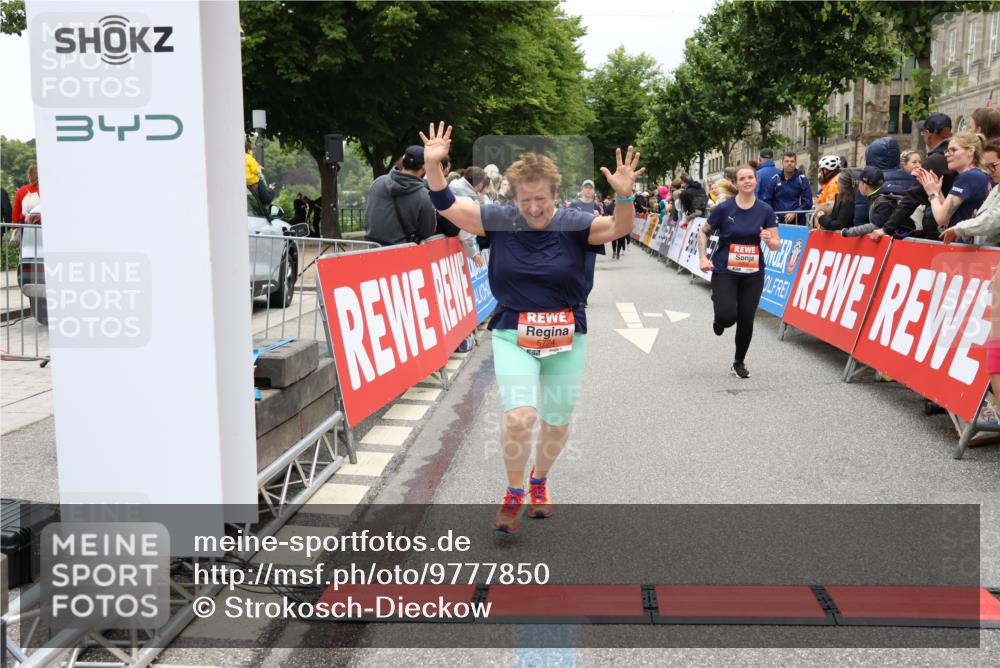 14.06.2026 - REWE Women's Run Strokosch-Dieckow http://msf.ph/oto/9777850 14.06.2026 11:04:18 Ziel 5014, 5015, 5017, 5673, 5774, 5876, 5920, 6000, 6042, 6046, 6047 meine-sportfotos.de