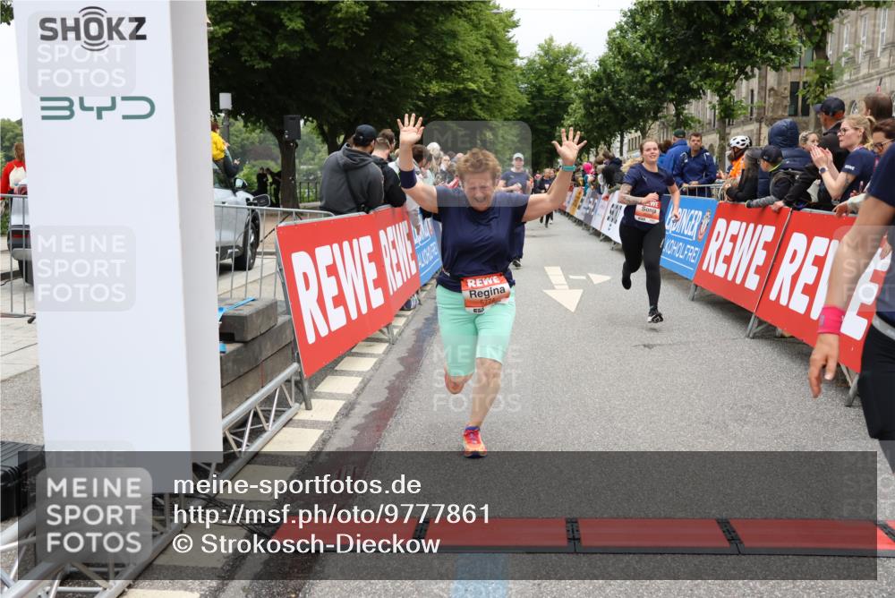 14.06.2026 - REWE Women's Run Strokosch-Dieckow http://msf.ph/oto/9777861 14.06.2026 11:04:18 Ziel 5014, 5015, 5017, 5673, 5774, 5876, 5920, 6000, 6042, 6046, 6047 meine-sportfotos.de