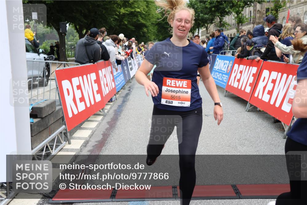 14.06.2026 - REWE Women's Run Strokosch-Dieckow http://msf.ph/oto/9777866 14.06.2026 11:04:16 Ziel 5014, 5015, 5017, 5684, 5774, 5876, 5893, 5920, 6000, 6042, 6046, 6047 meine-sportfotos.de