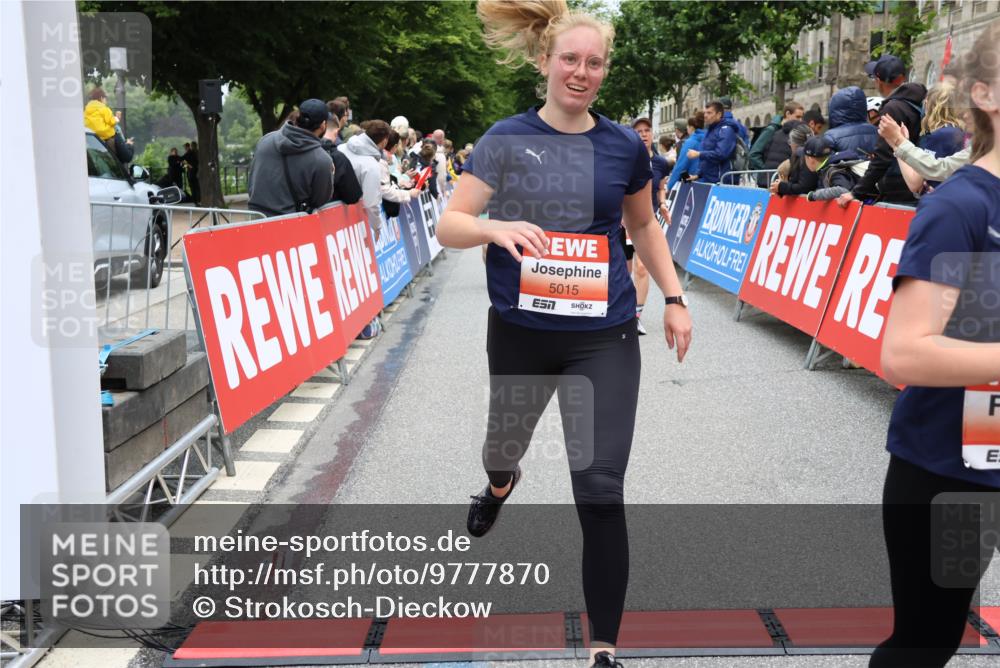 14.06.2026 - REWE Women's Run Strokosch-Dieckow http://msf.ph/oto/9777870 14.06.2026 11:04:16 Ziel 5014, 5015, 5017, 5684, 5774, 5876, 5893, 5920, 6000, 6042, 6046, 6047 meine-sportfotos.de