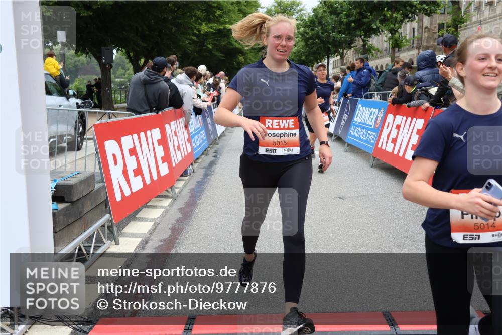 14.06.2026 - REWE Women's Run Strokosch-Dieckow http://msf.ph/oto/9777876 14.06.2026 11:04:16 Ziel 5014, 5015, 5017, 5684, 5774, 5876, 5893, 5920, 6000, 6042, 6046, 6047 meine-sportfotos.de