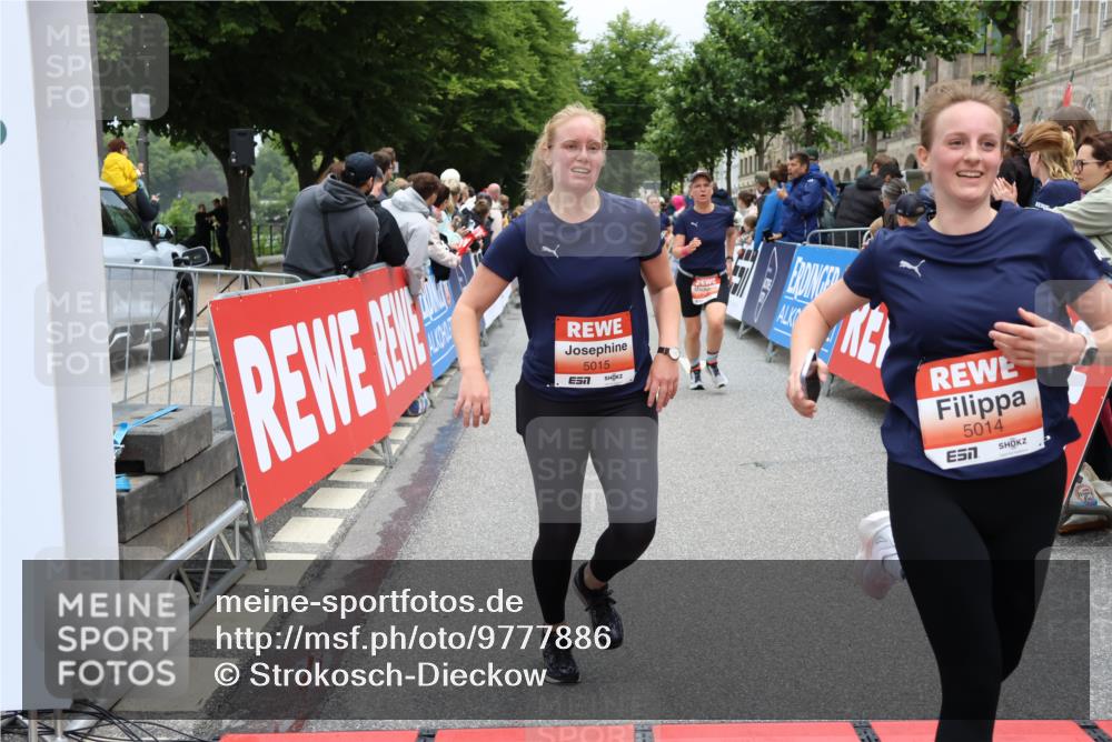 14.06.2026 - REWE Women's Run Strokosch-Dieckow http://msf.ph/oto/9777886 14.06.2026 11:04:15 Ziel 5014, 5015, 5017, 5551, 5684, 5774, 5876, 5893, 5920, 6000, 6042, 6046, 6047 meine-sportfotos.de