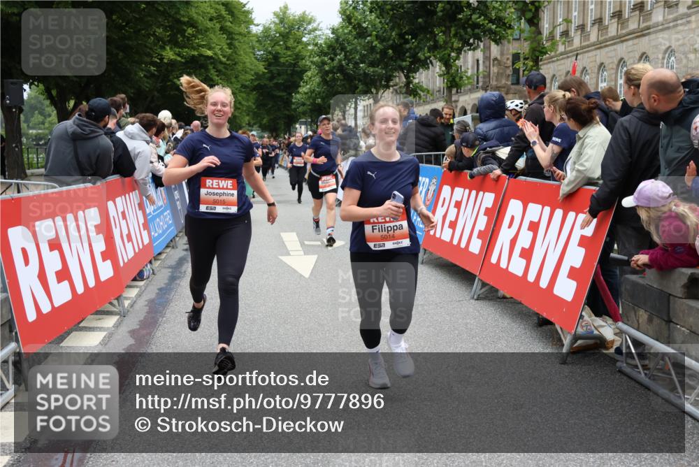14.06.2026 - REWE Women's Run Strokosch-Dieckow http://msf.ph/oto/9777896 14.06.2026 11:04:15 Ziel 5014, 5015, 5017, 5551, 5684, 5774, 5876, 5893, 5920, 6000, 6042, 6046, 6047 meine-sportfotos.de