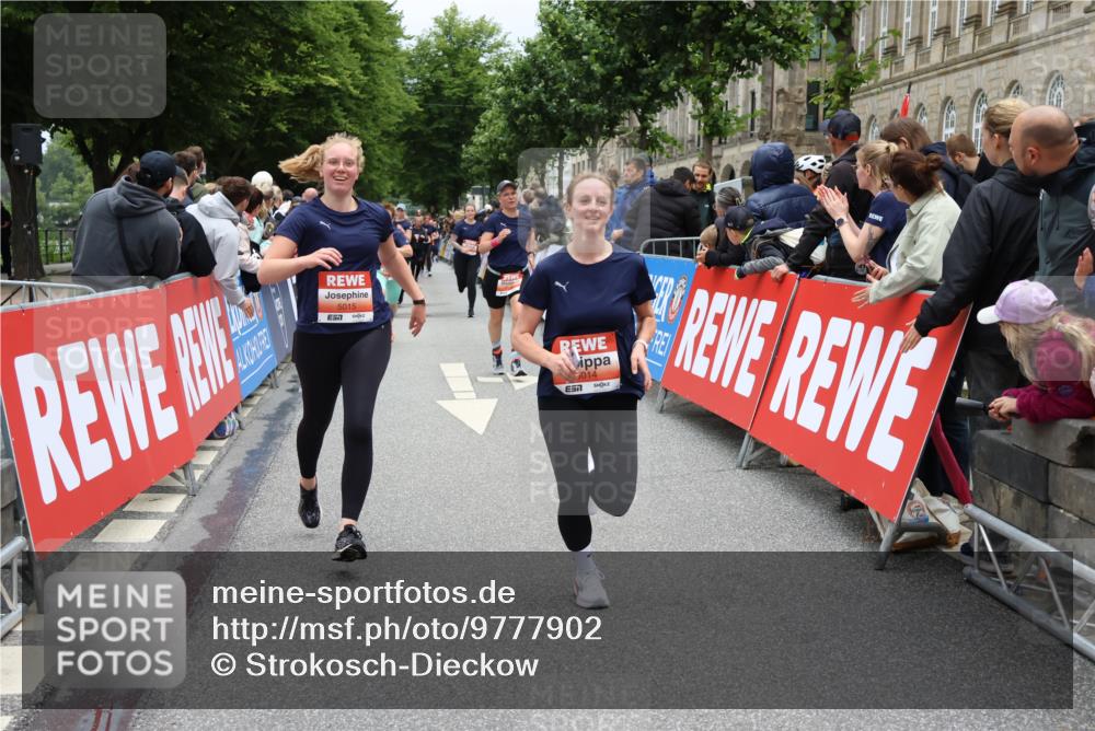 14.06.2026 - REWE Women's Run Strokosch-Dieckow http://msf.ph/oto/9777902 14.06.2026 11:04:15 Ziel 5014, 5015, 5017, 5551, 5684, 5774, 5876, 5893, 5920, 6000, 6042, 6046, 6047 meine-sportfotos.de