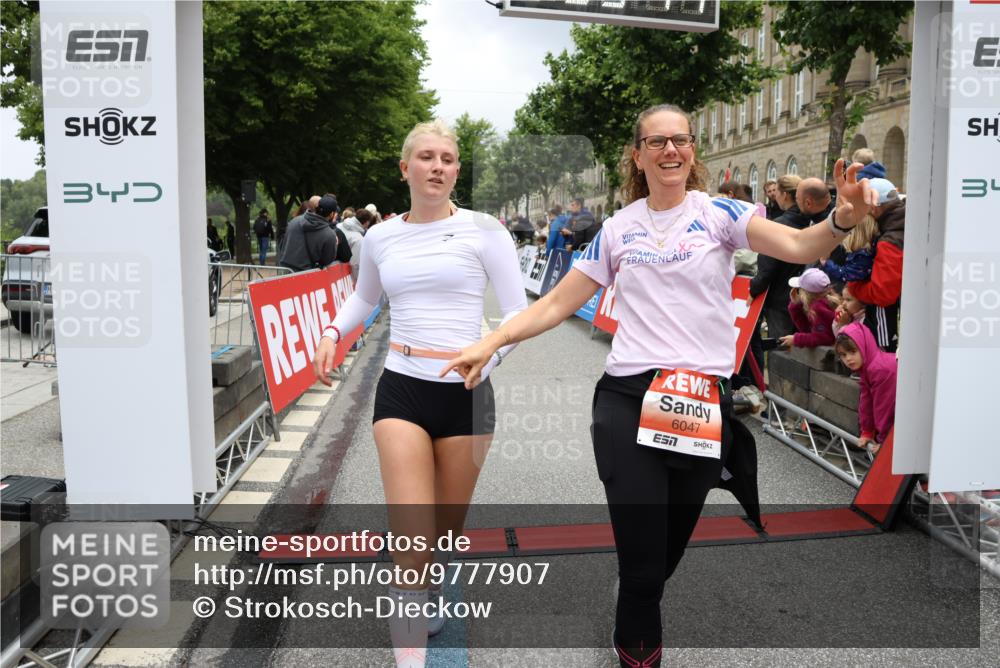 14.06.2026 - REWE Women's Run Strokosch-Dieckow http://msf.ph/oto/9777907 14.06.2026 11:04:13 Ziel 5014, 5015, 5017, 5204, 5551, 5637, 5638, 5684, 5876, 5893, 5920, 6042, 6046, 6047 meine-sportfotos.de