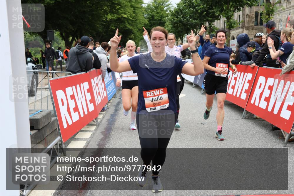 14.06.2026 - REWE Women's Run Strokosch-Dieckow http://msf.ph/oto/9777942 14.06.2026 11:04:11 Ziel 5014, 5015, 5017, 5195, 5204, 5551, 5637, 5638, 5684, 5876, 5893, 6042, 6046, 6047 meine-sportfotos.de
