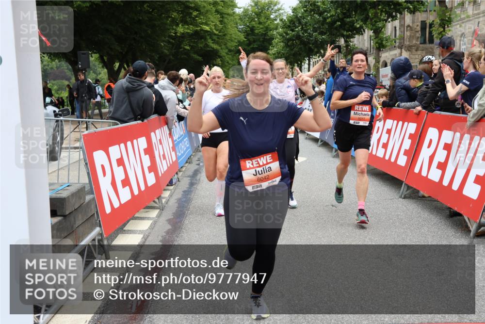 14.06.2026 - REWE Women's Run Strokosch-Dieckow http://msf.ph/oto/9777947 14.06.2026 11:04:11 Ziel 5014, 5015, 5017, 5195, 5204, 5551, 5637, 5638, 5684, 5876, 5893, 6042, 6046, 6047 meine-sportfotos.de