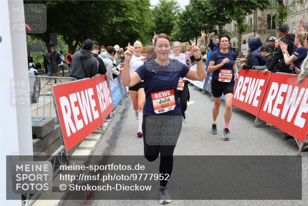 14.06.2026 - REWE Women's Run Strokosch-Dieckow http://msf.ph/oto/9777952 14.06.2026 11:04:11 Ziel 5014, 5015, 5017, 5195, 5204, 5551, 5637, 5638, 5684, 5876, 5893, 6042, 6046, 6047 meine-sportfotos.de