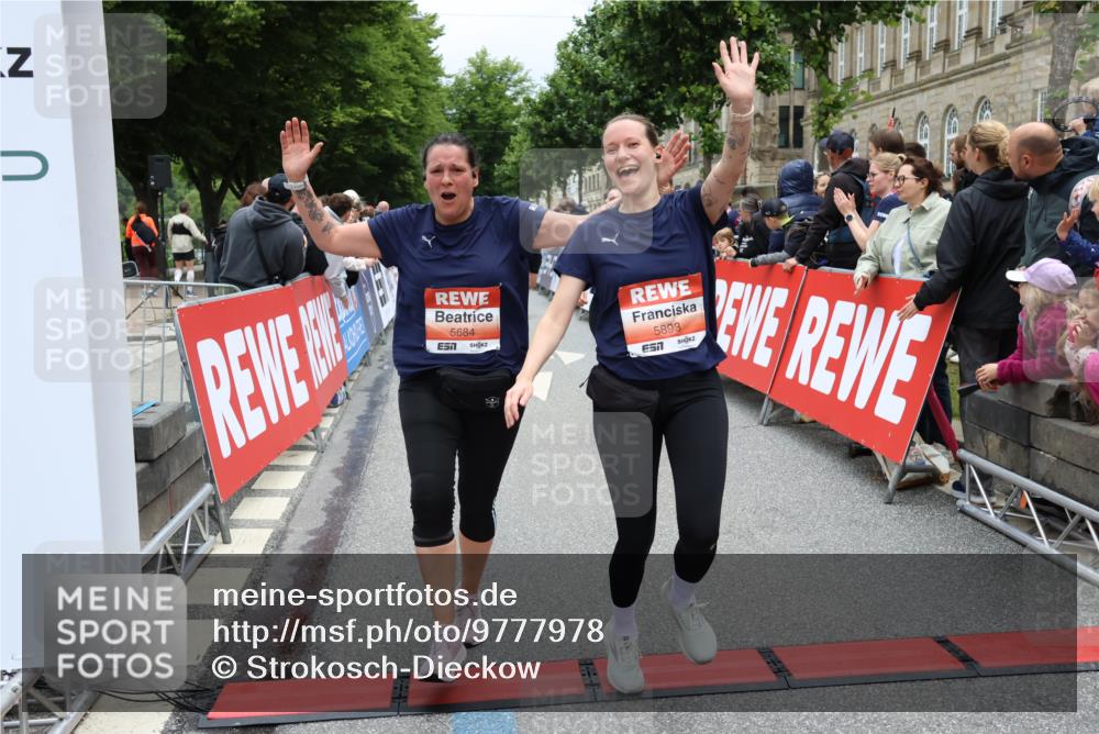 14.06.2026 - REWE Women's Run Strokosch-Dieckow http://msf.ph/oto/9777978 14.06.2026 11:04:08 Ziel 5017, 5195, 5204, 5551, 5637, 5638, 5684, 5876, 5893, 6042, 6047 meine-sportfotos.de