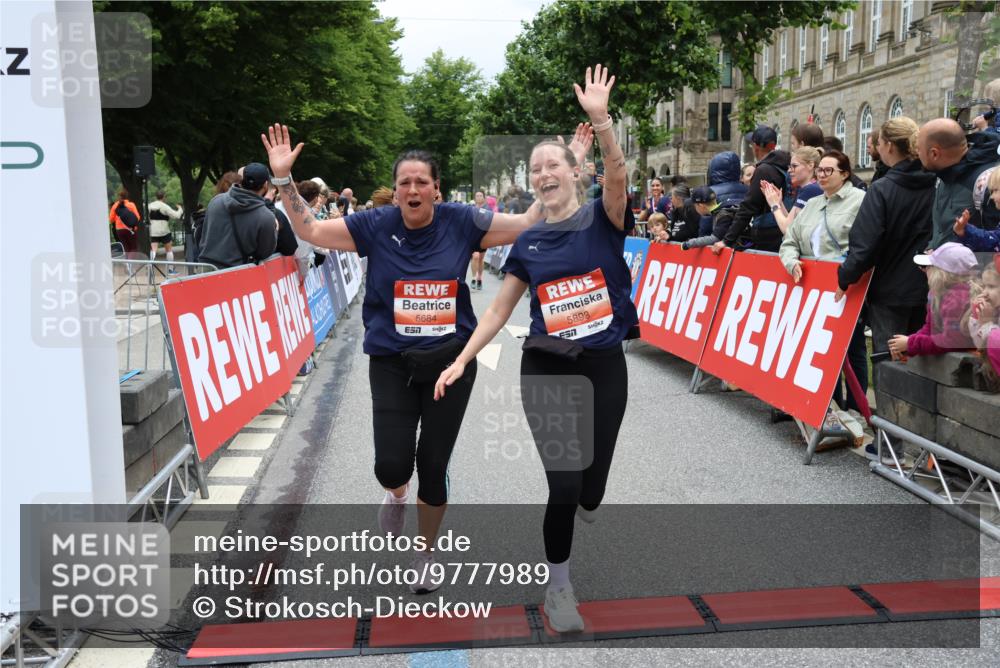 14.06.2026 - REWE Women's Run Strokosch-Dieckow http://msf.ph/oto/9777989 14.06.2026 11:04:08 Ziel 5017, 5195, 5204, 5551, 5637, 5638, 5684, 5876, 5893, 6042, 6047 meine-sportfotos.de