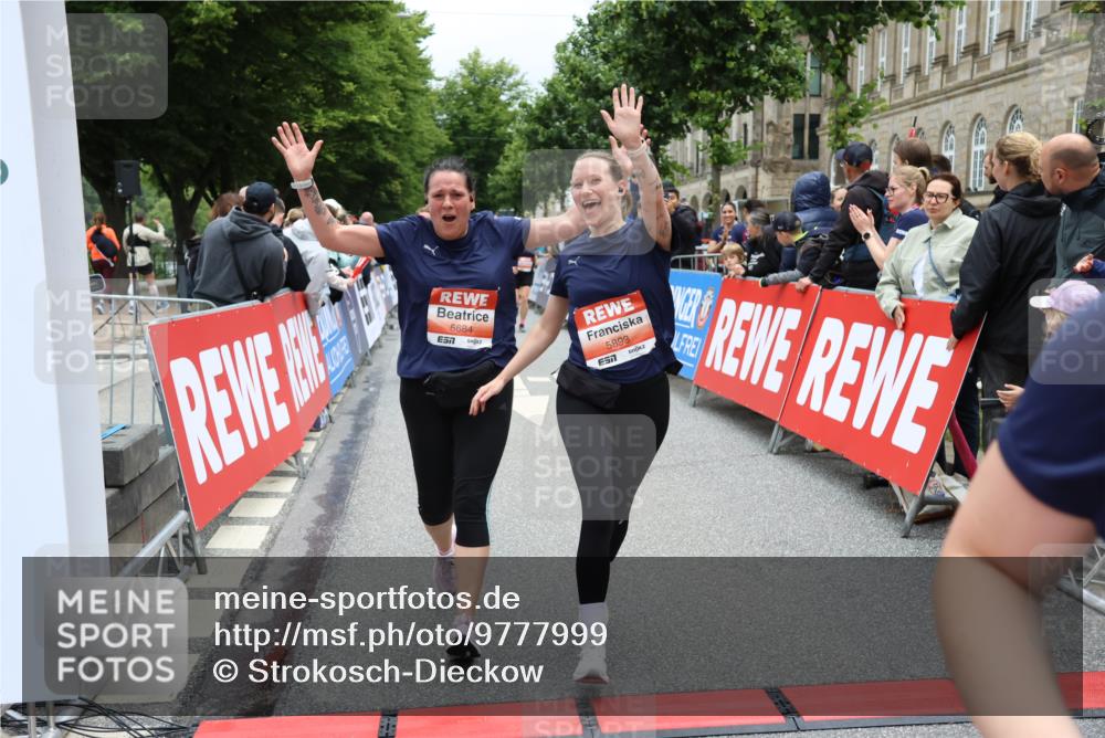 14.06.2026 - REWE Women's Run Strokosch-Dieckow http://msf.ph/oto/9777999 14.06.2026 11:04:08 Ziel 5017, 5195, 5204, 5551, 5637, 5638, 5684, 5876, 5893, 6042, 6047 meine-sportfotos.de