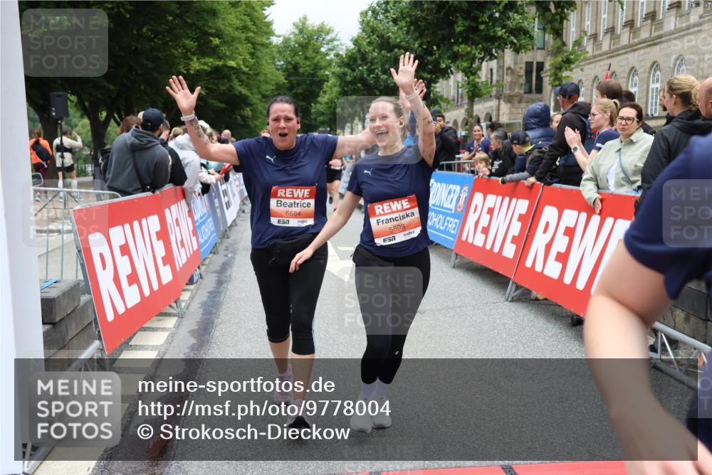 14.06.2026 - REWE Women's Run Strokosch-Dieckow http://msf.ph/oto/9778004 14.06.2026 11:04:08 Ziel 5017, 5195, 5204, 5551, 5637, 5638, 5684, 5876, 5893, 6042, 6047 meine-sportfotos.de