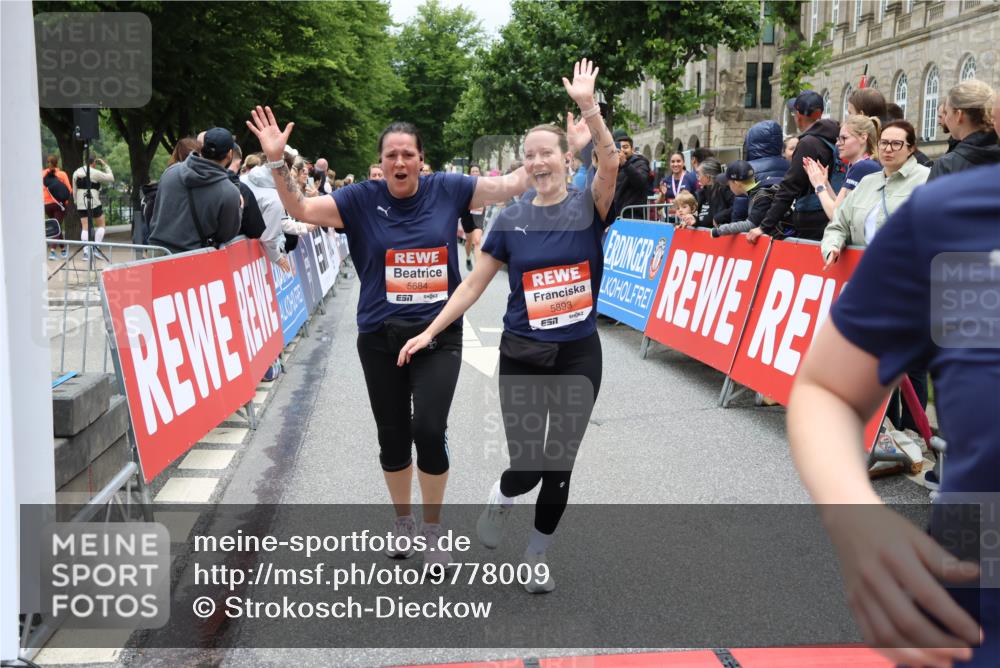 14.06.2026 - REWE Women's Run Strokosch-Dieckow http://msf.ph/oto/9778009 14.06.2026 11:04:08 Ziel 5017, 5195, 5204, 5551, 5637, 5638, 5684, 5876, 5893, 6042, 6047 meine-sportfotos.de